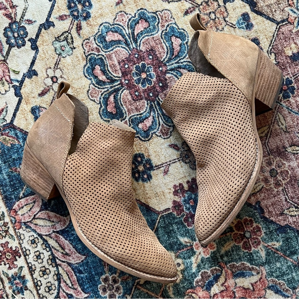 Dolce Vita Tan Perforated Leather Ankle Booties, size 10